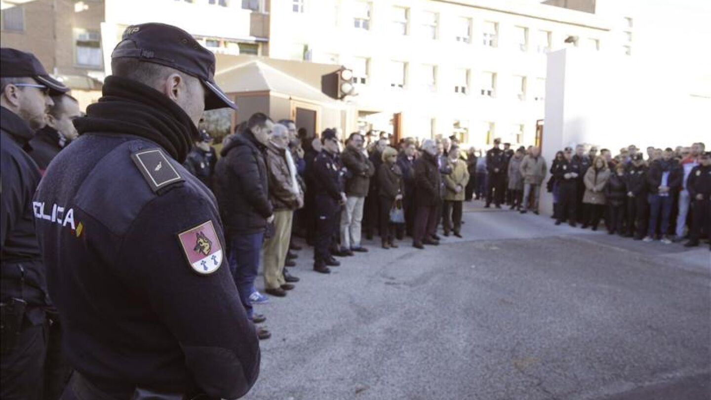 Homenaje al polic&iacute;a muerto en el Metro de Madrid