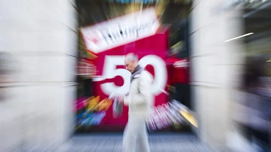 Cartel de Rebajas en la calle Cartel de Rebajas en la calle