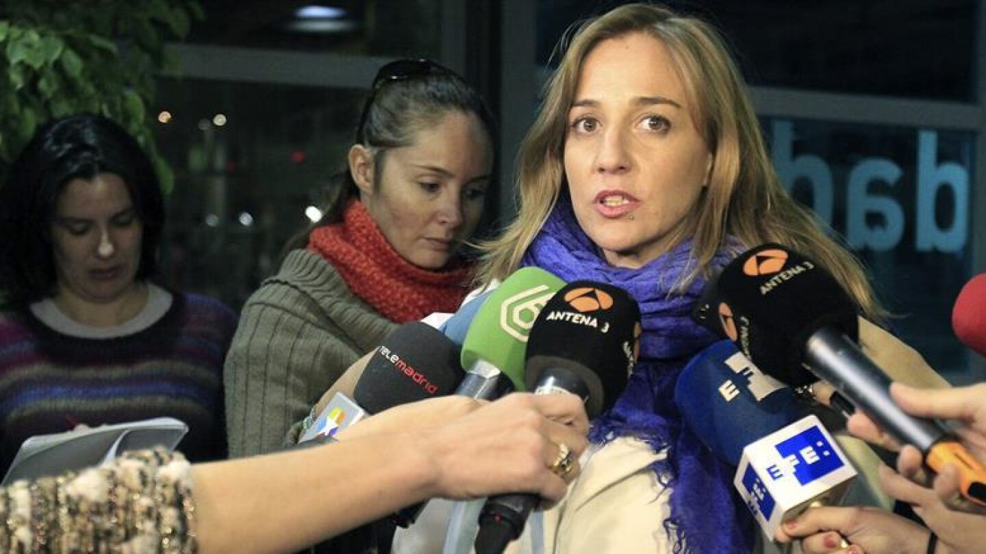Tania S&aacute;nchez preguntada por periodistas