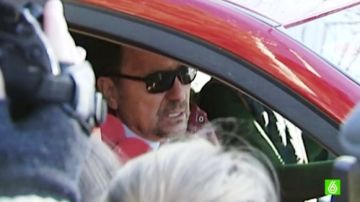 Ortega cano a la salida de su casa en Madrid