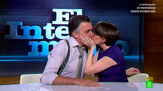 beso entre thais y wyoming