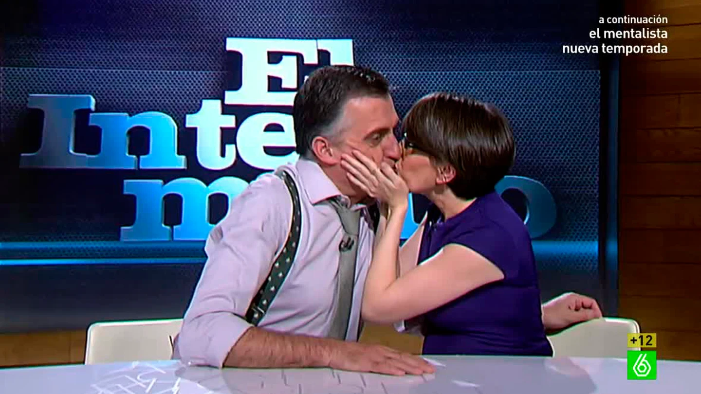 beso entre thais y wyoming beso entre thais y wyoming