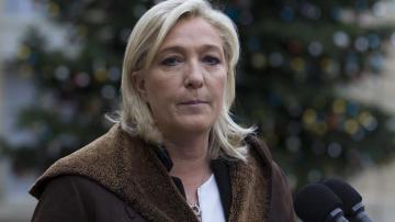 Marine Le Pen habla ante los medios