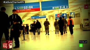 Militares en un aeropuerto
