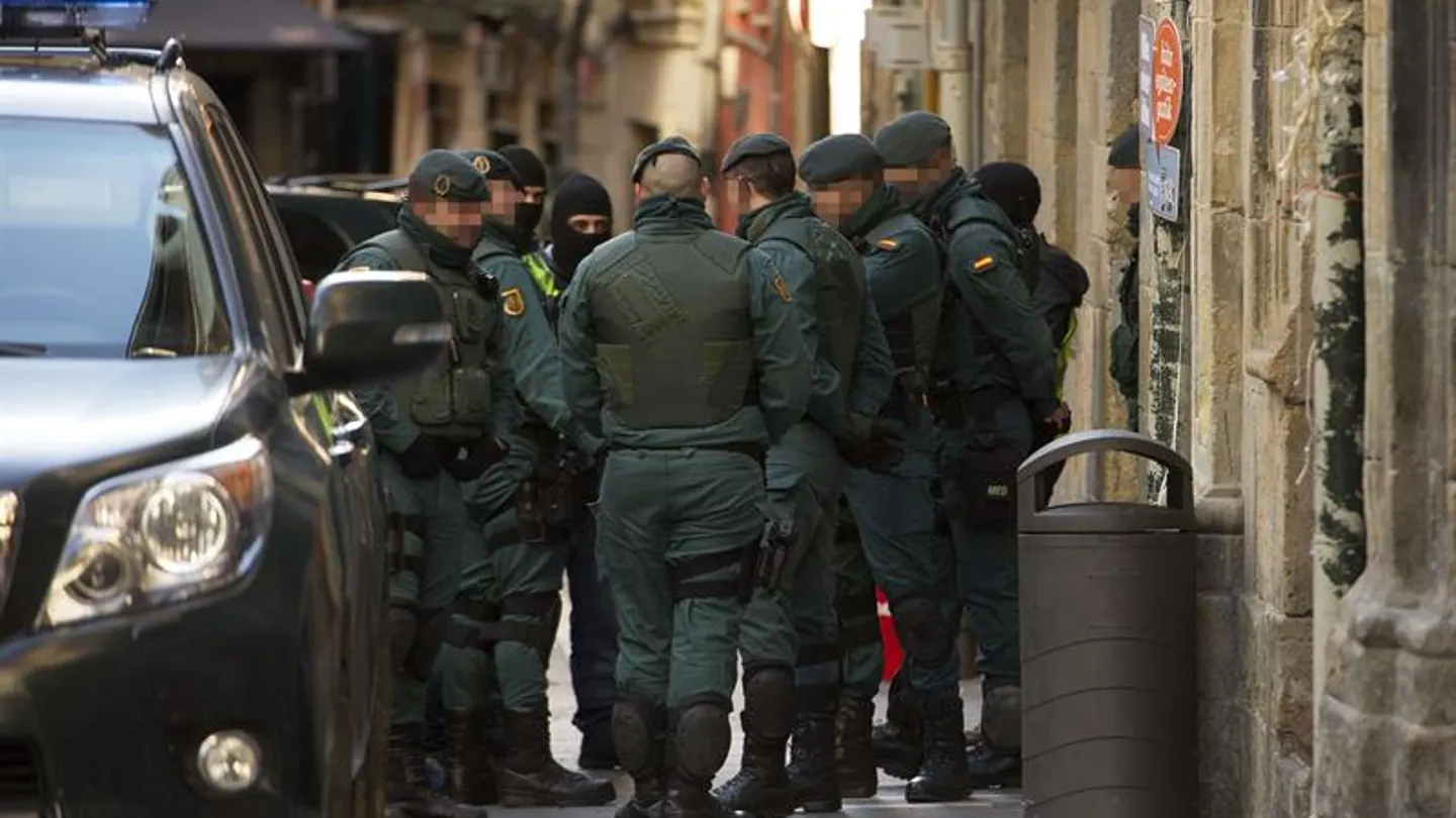 Dieciséis detenidos del colectivo de apoyo a ETA Dieciséis detenidos del colectivo de apoyo a ETA