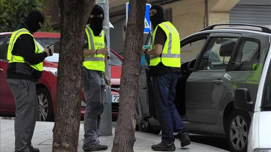 Agentes de la Guardia Civil en una operación antiterrorista Agentes de la Guardia Civil en una operación antiterrorista