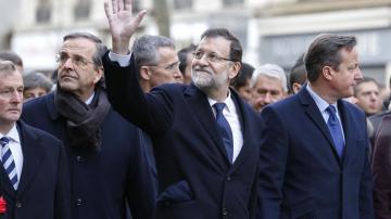 Rajoy y Samaras en la manifestación de París