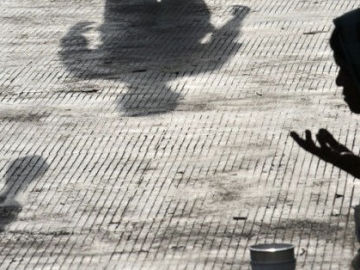 Un mendigo pidiendo limosna Un mendigo pidiendo limosna