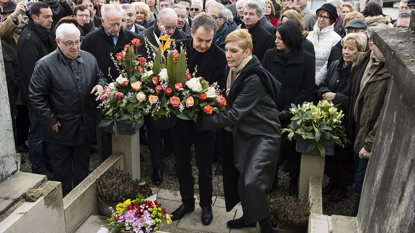 Zapatero visita emocionado la tumba de Azaña en Francia Zapatero visita emocionado la tumba de Azaña en Francia