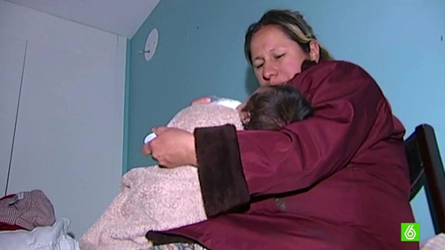 Desahuciada una familia con dos menores y un beb&eacute; de mes y medio en Madrid