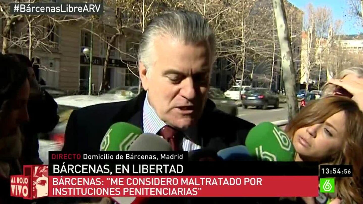 Luis B&aacute;rcenas habla con los medios