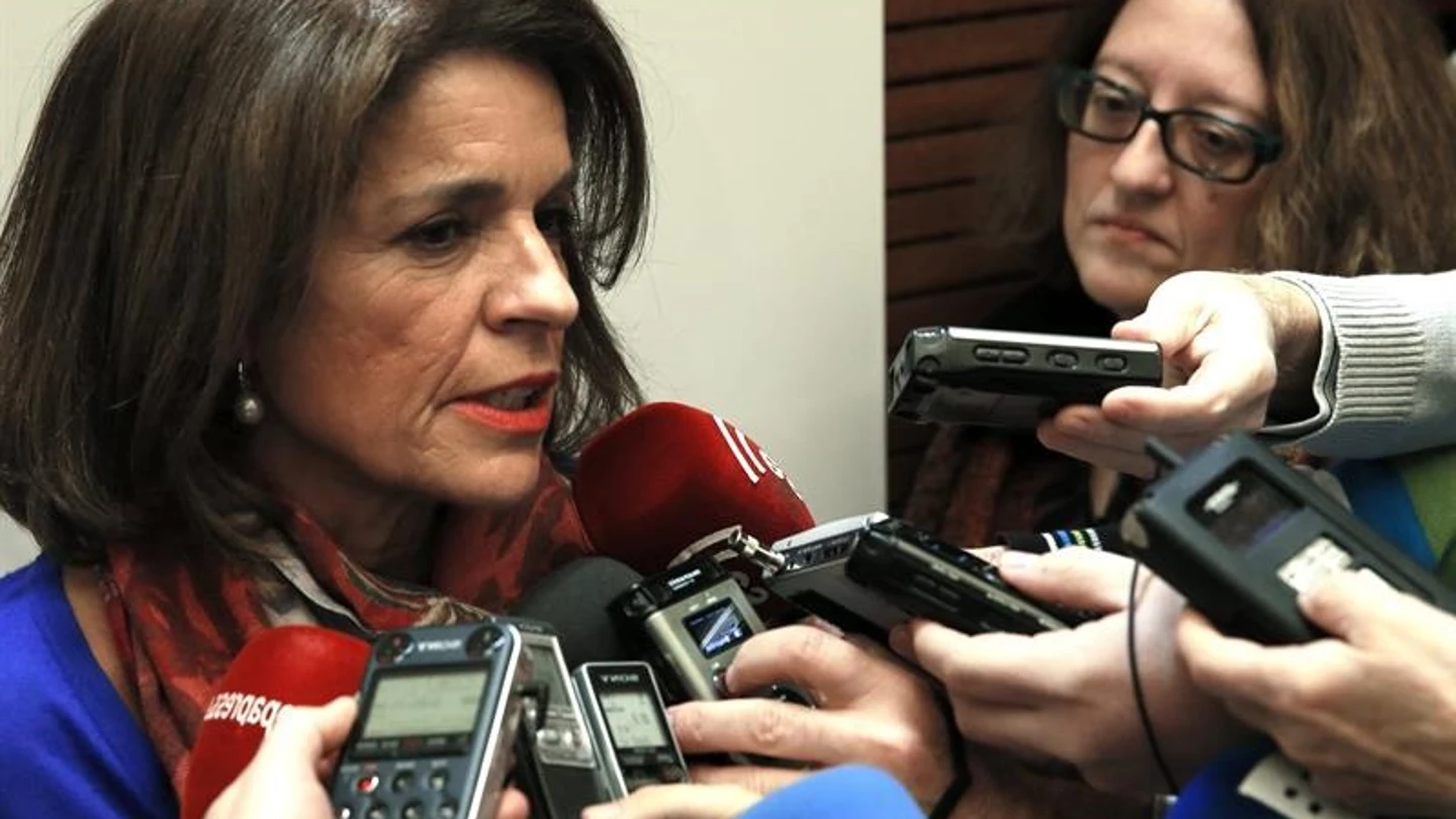 Ana Botella habla con periodistas Ana Botella habla con periodistas