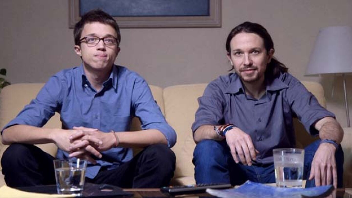 Pablo Iglesias e &Iacute;&ntilde;igo Errej&oacute;n, viendo el avance de 'Salvados'