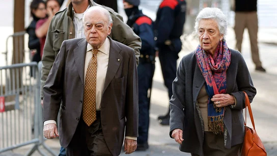 Jordi Pujol y su mujer llegan a los juzgados Jordi Pujol y su mujer llegan a los juzgados