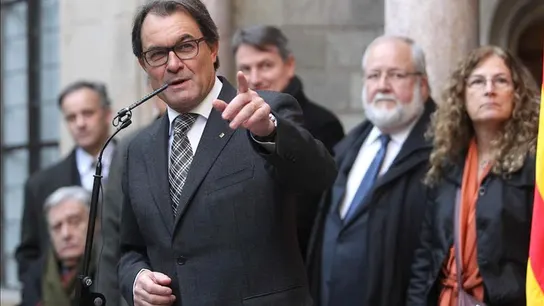 Los catalanes suspenden al Govern de Artur Mas Los catalanes suspenden al Govern de Artur Mas