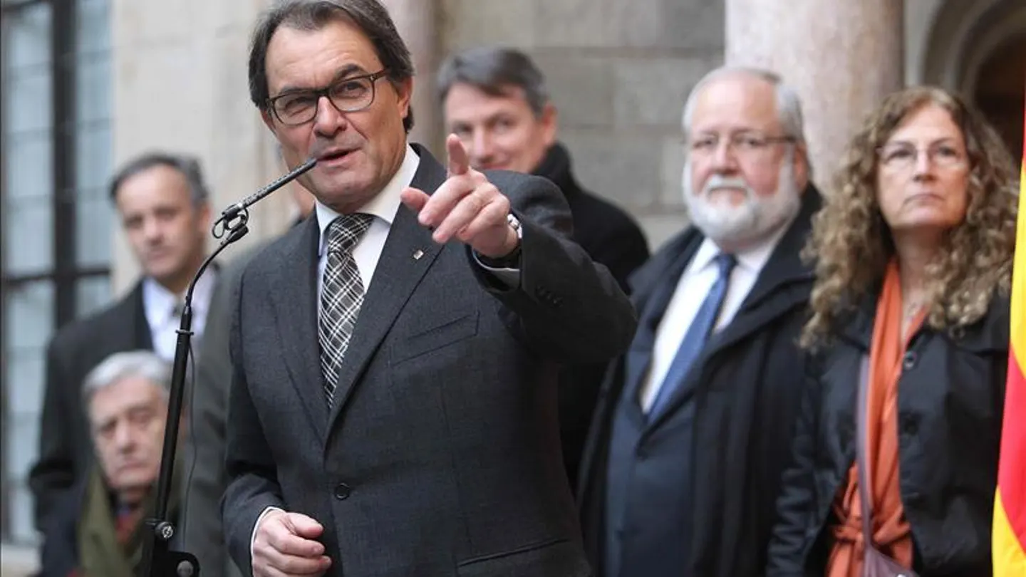 Los catalanes suspenden al Govern de Artur Mas Los catalanes suspenden al Govern de Artur Mas