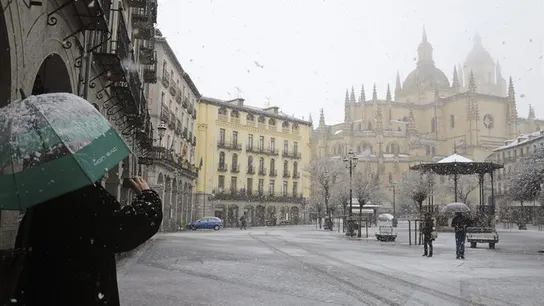 la catedral de Segovia durante la nevada que ha caído en la ciudad la catedral de Segovia durante la nevada que ha caído en la ciudad