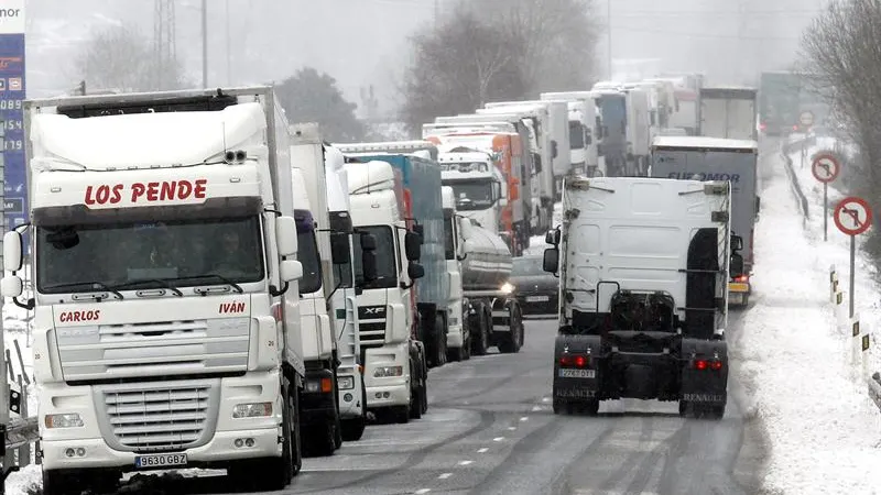 Carreteras colapsadas por la nieve