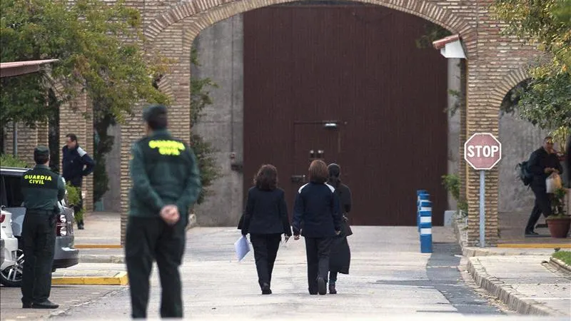 Isabel Pantoja entrando en la cárcel de Alcalá de Guadaira