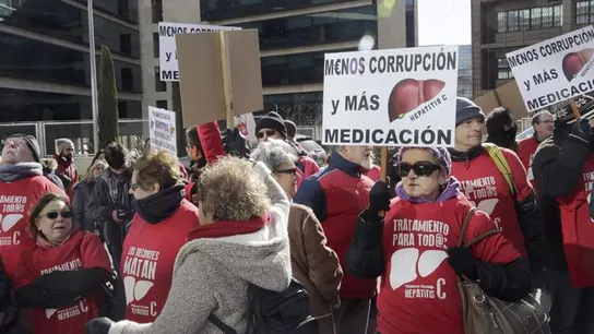 Enfermos protestan contra la farmacéutica del Sovaldi Enfermos protestan contra la farmacéutica del Sovaldi