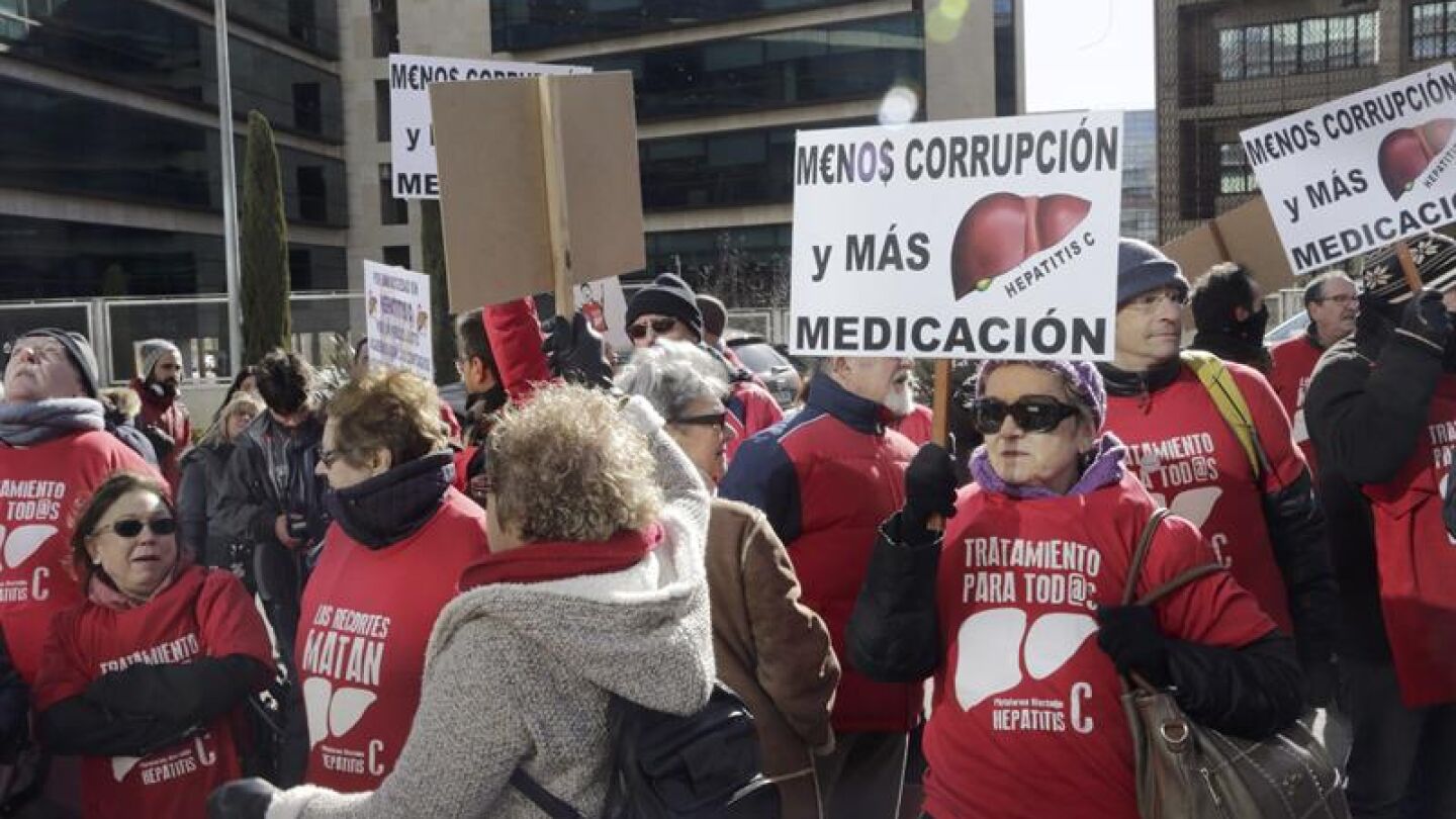 Enfermos protestan contra la farmac&eacute;utica del Sovaldi