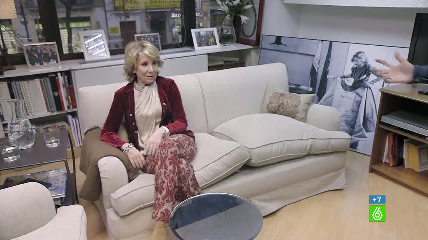 Esperanza Aguirre en su despacho de G&eacute;nova