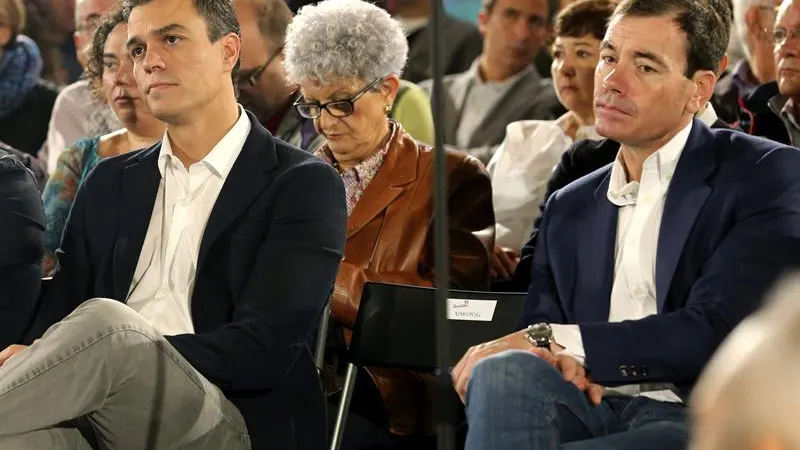 Pedro Sánchez junto a Tomás Gómez