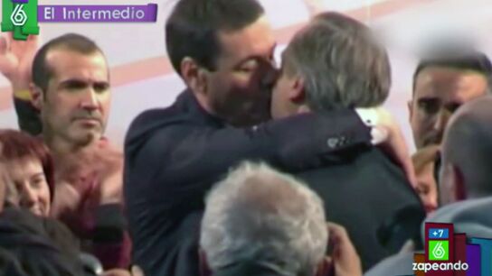 'Zapeando' comenta el beso de Tom&aacute;s G&oacute;mez y Carmona