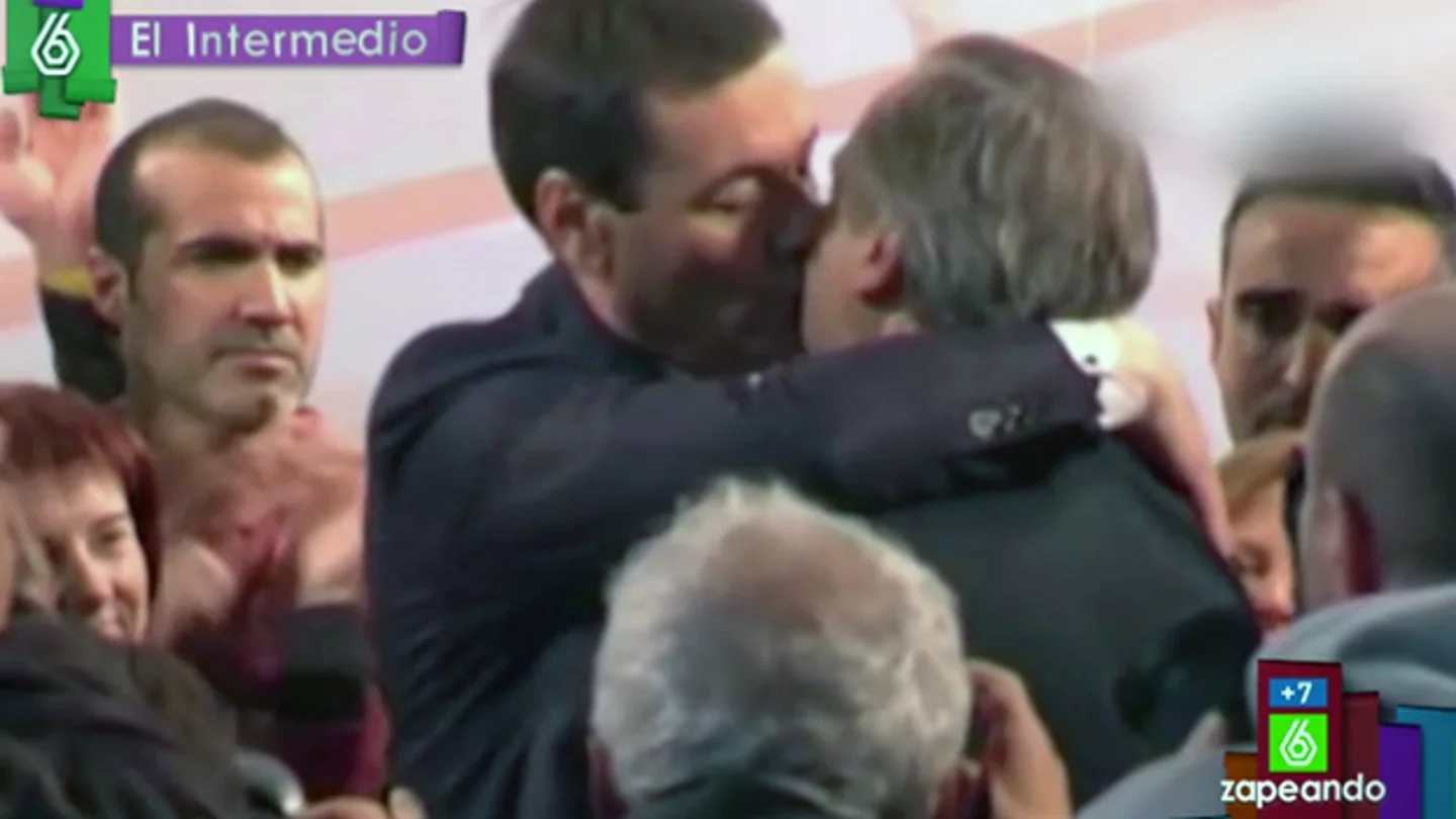 'Zapeando' comenta el beso de Tomás Gómez y Carmona 'Zapeando' comenta el beso de Tomás Gómez y Carmona