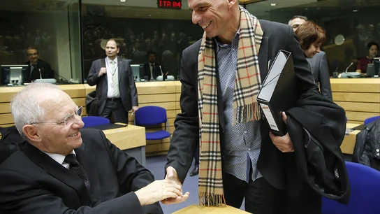 Varufakis saluda a Schäuble Varufakis saluda a Schäuble