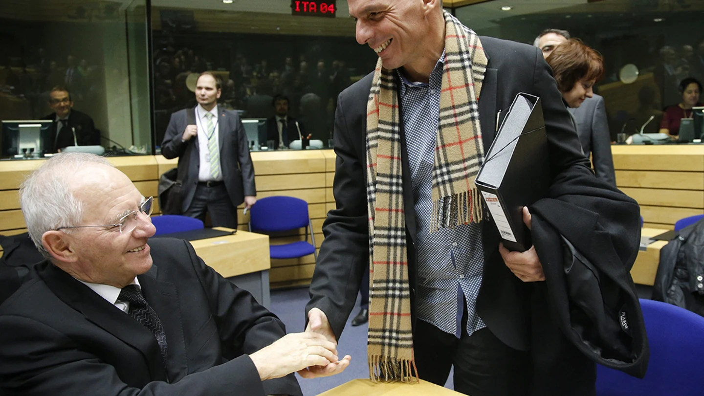 Varufakis saluda a Schäuble Varufakis saluda a Schäuble