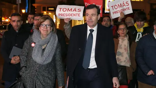 Gómez con Maru Menéndez, la secretaria de Organización Gómez con Maru Menéndez, la secretaria de Organización