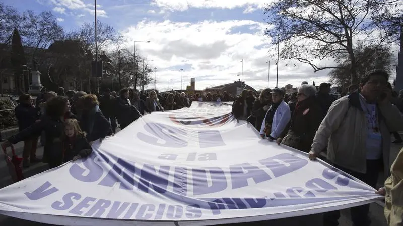 La marea blanca vuelve a la calle para defender la sanidad pública de calidad