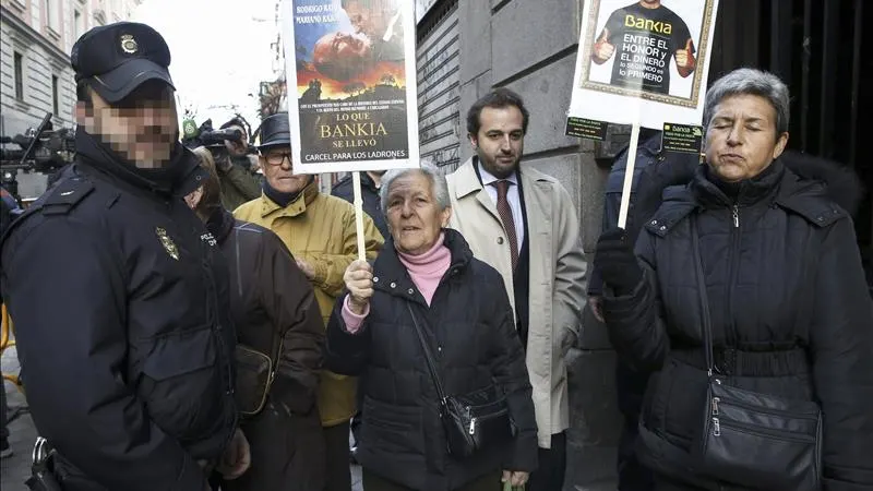 Preferentistas a la puerta de la Audiencia Nacional