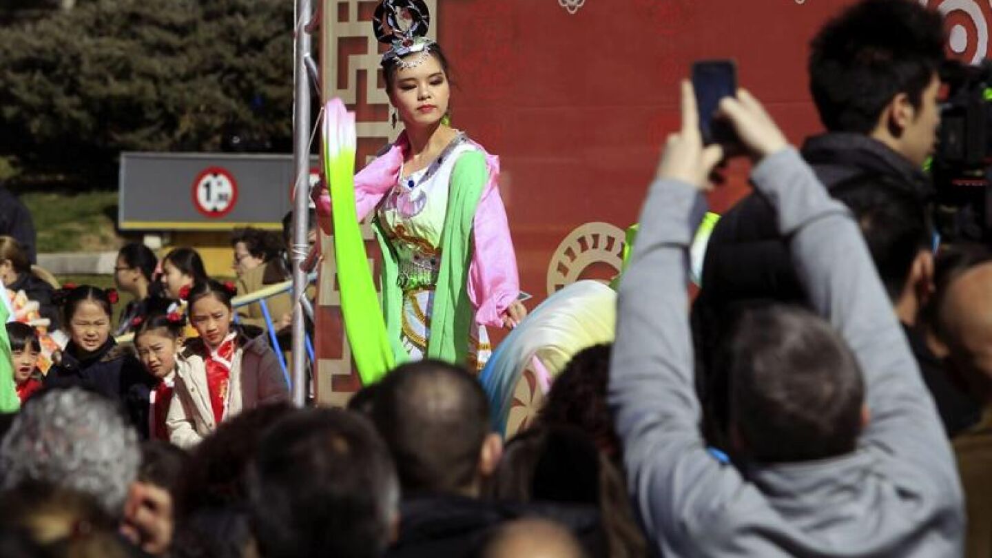 Feria tradicional china en la Plaza de Espa&ntilde;a, Madrid.