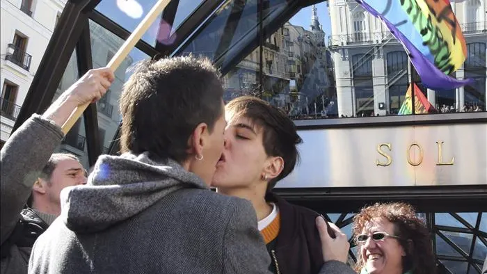 Gays y lesbianas en Sol contra la discriminación Gays y lesbianas en Sol contra la discriminación