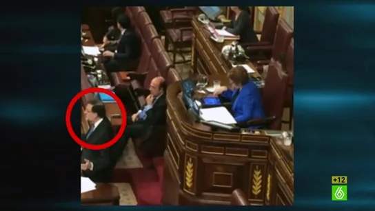 Celia Villalobos jugando al Candy Crush Celia Villalobos jugando al Candy Crush