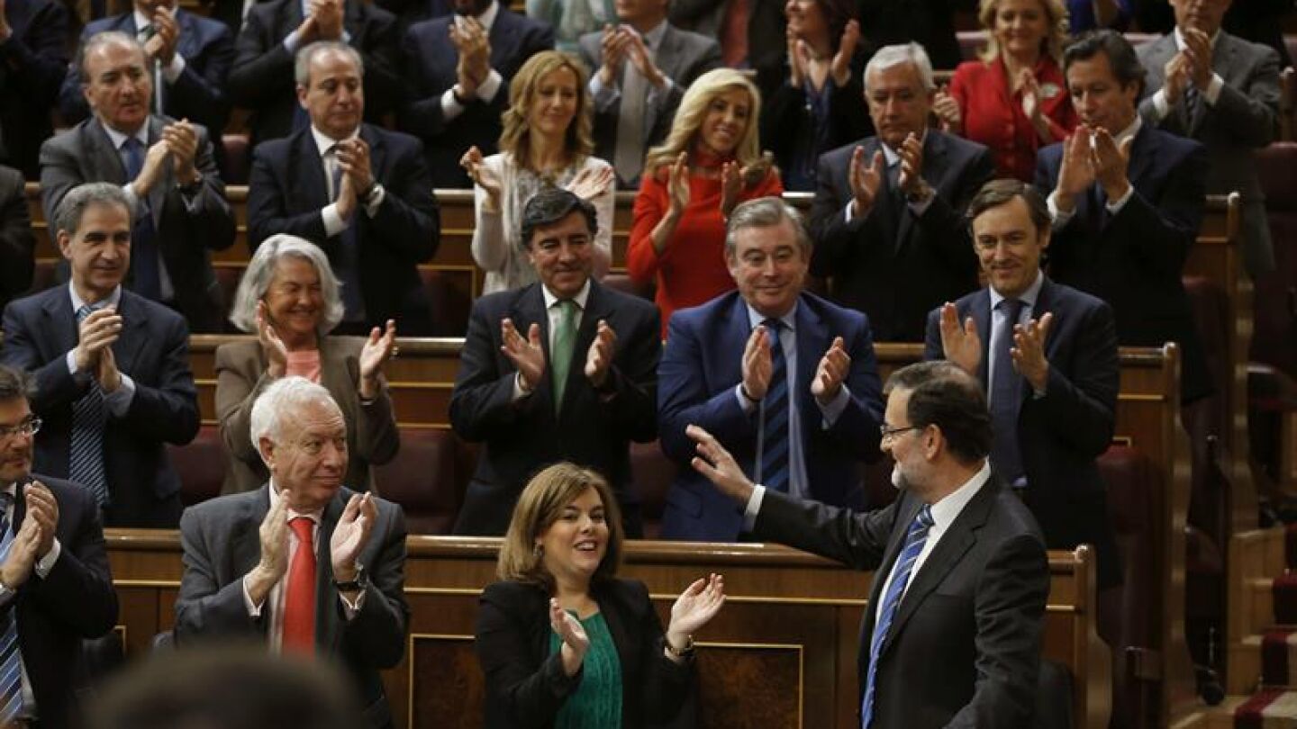 Mariano Rajoy aplaudido por la bancada popular