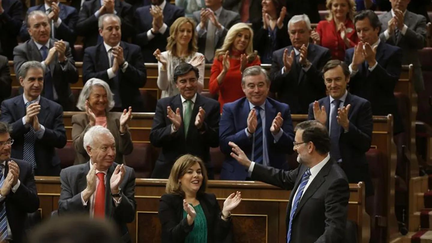 Mariano Rajoy aplaudido por la bancada popular Mariano Rajoy aplaudido por la bancada popular