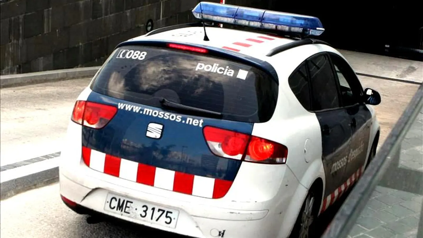 Los Mossos investigan la agresión que ha sido colgada en Internet Los Mossos investigan la agresión que ha sido colgada en Internet