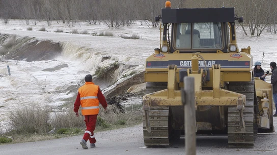 La crecida del río Ebro obliga a desalojar a 1.500 personas en la provincia de Zaragoza La crecida del río Ebro obliga a desalojar a 1.500 personas en la provincia de Zaragoza