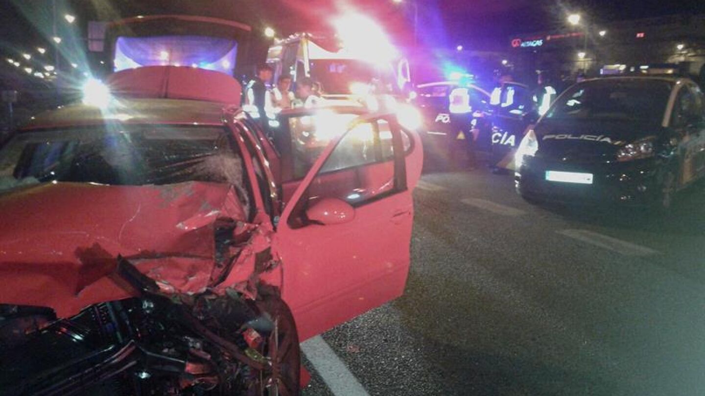 Cuatro j&oacute;venes heridos en un accidente en Madrid al intentar huir de la polic&iacute;a en un coche robado