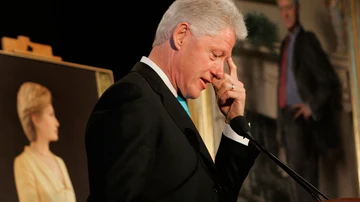 Bill Clinton, delante del retrato