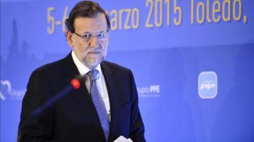 Mariano Rajoy antes de hablar en un acto público