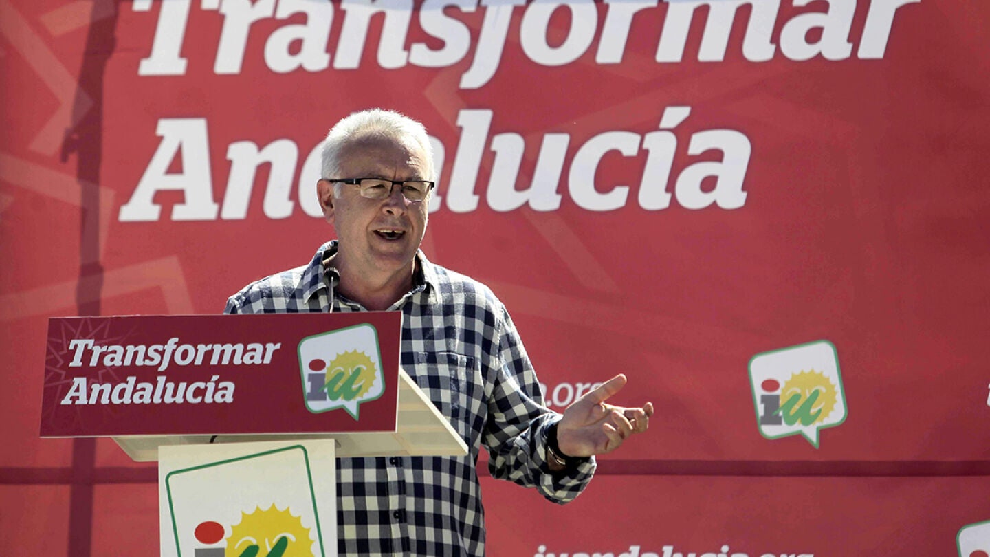Cayo Lara durante su intervenci&oacute;n en un acto de campa&ntilde;a electoral hoy en C&aacute;diz
