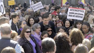 Pedro Sánchez en la manifestación del Día de la Mujer