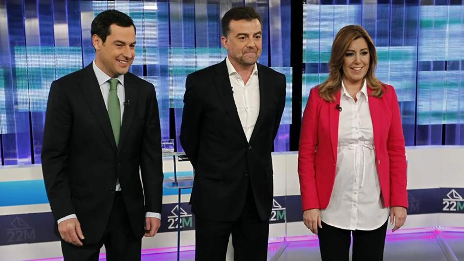 Susana Díaz, Antonio Maillo y Juanma Moreno, momentos antes de comenzar el debate electoral