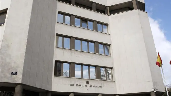 Vista parcial del edificio sede de los Juzgados en la Plaza de Castilla.