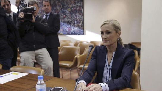 Cristina Cifuentes habla con los medios