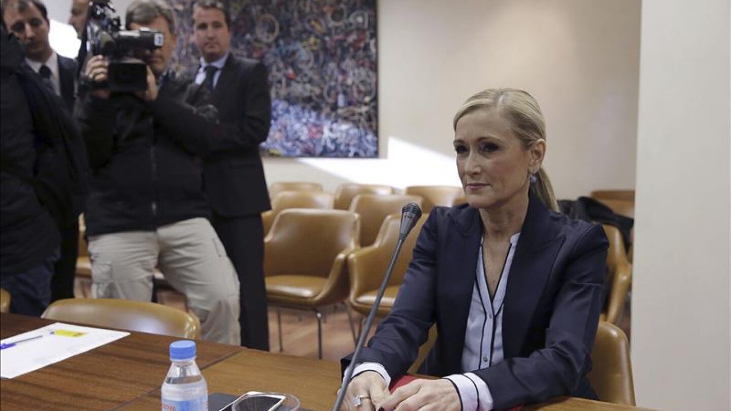 Cristina Cifuentes habla con los medios